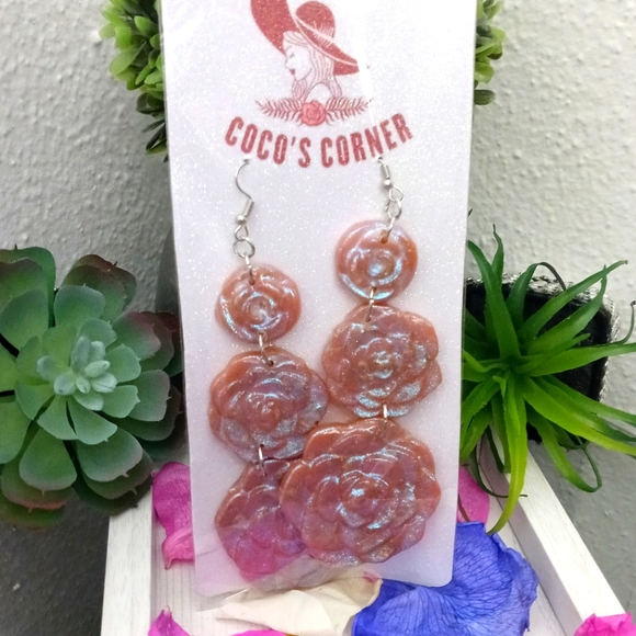 Color shifting rose dangle earrings - Picture 9 of 10